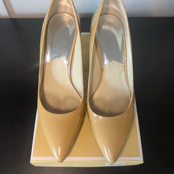 Michael Kors Women's Nude Tan Pumps - Picture 3 of 4
